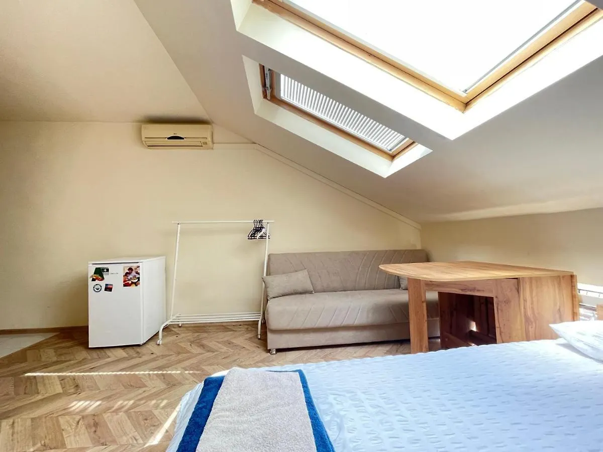 City-Centre Studio 1 Warna